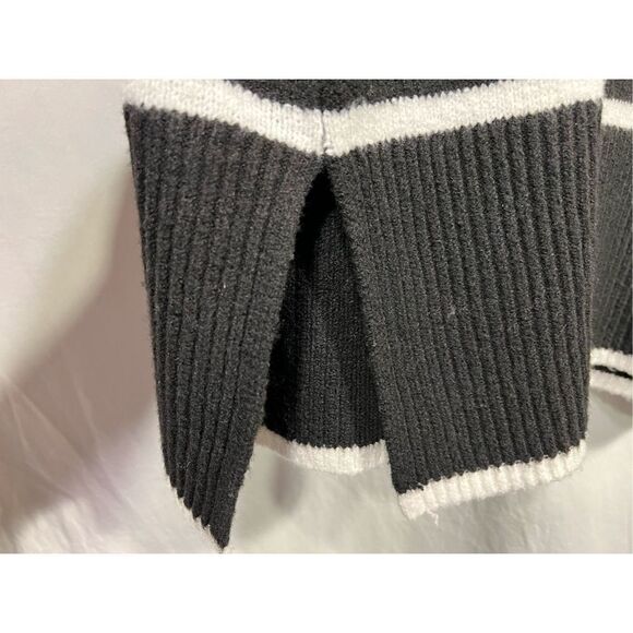 Inner Circle Women’s Black and White Striped Pull Over Sweater Size Medium - Picture 3 of 7
